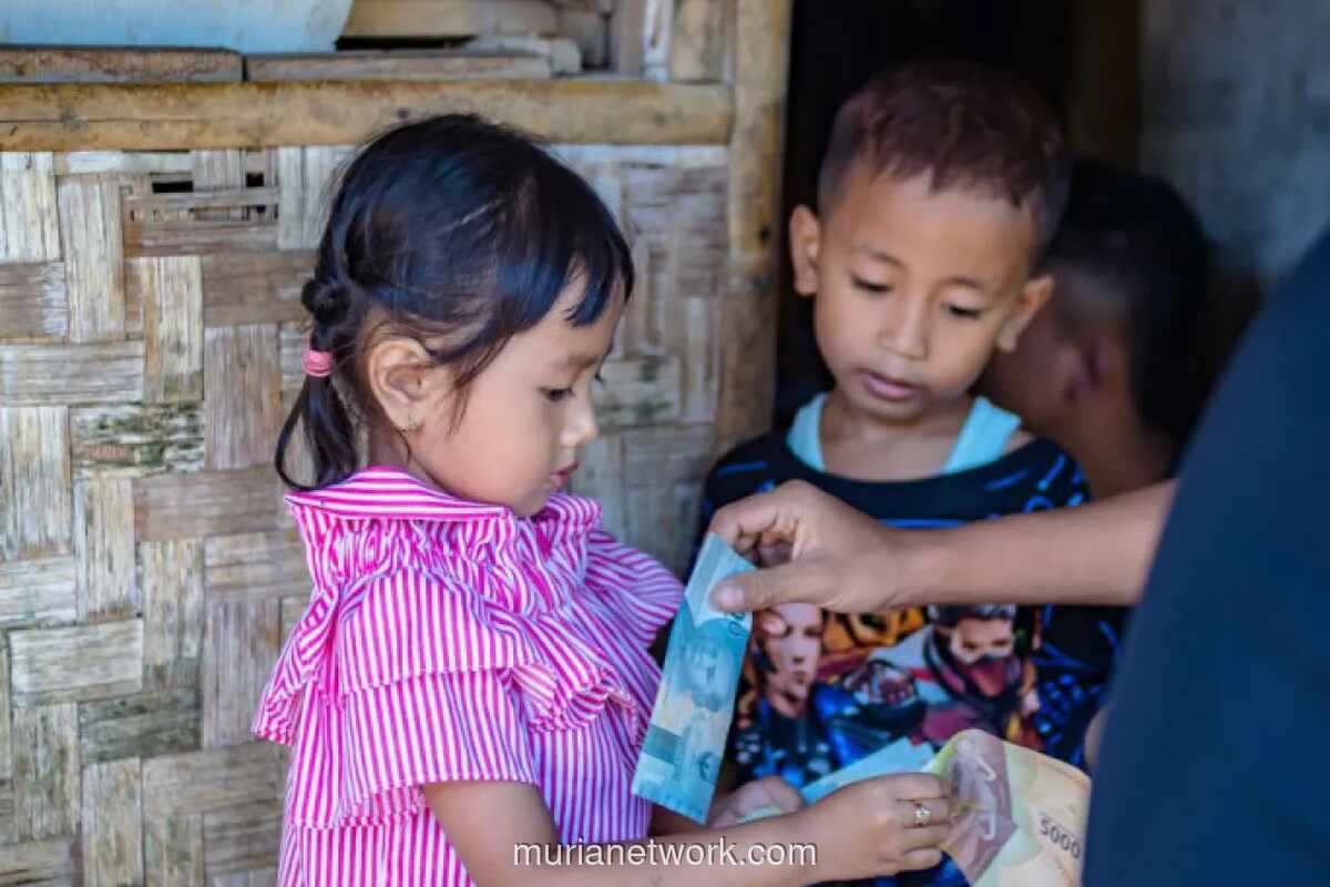 THR Lebaran Anak: Momen Tepat Ajarkan Literasi Keuangan Sejak Dini