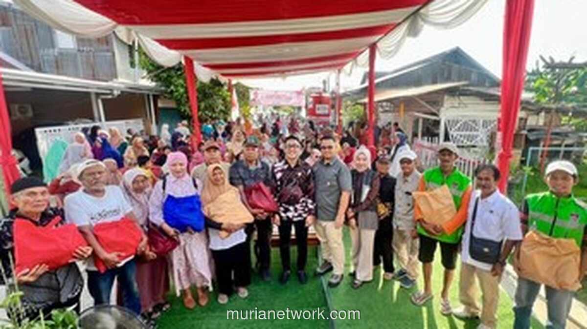 Andre Rosiade Bagikan 500 Paket Sembako ke Warga Jati Jelang Ramadan