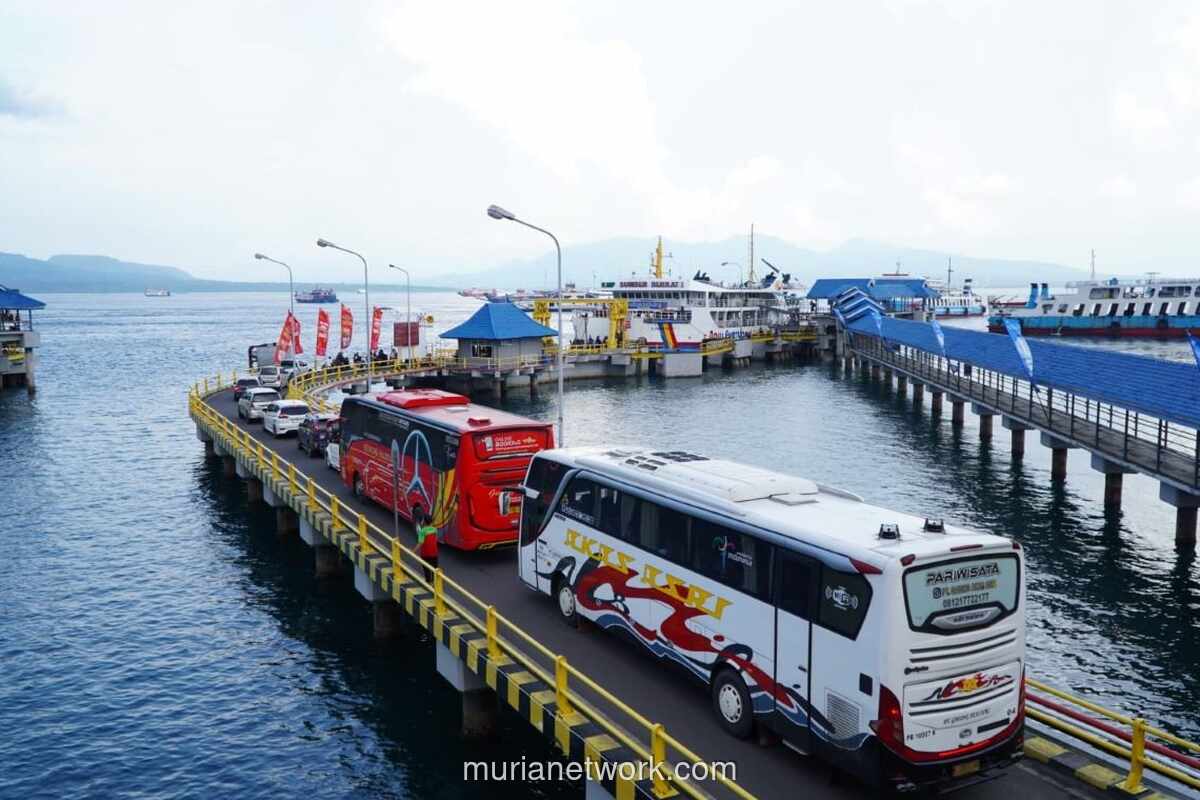 Antrean 5,8 Kilometer di Pelabuhan Ketapang, ASDP Klaim Layanan Masih Terkendali