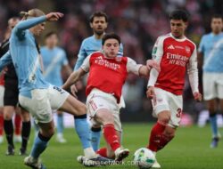 Manchester City Pertahankan Gelar Carabao Cup Usai Kalahkan Arsenal 2-0