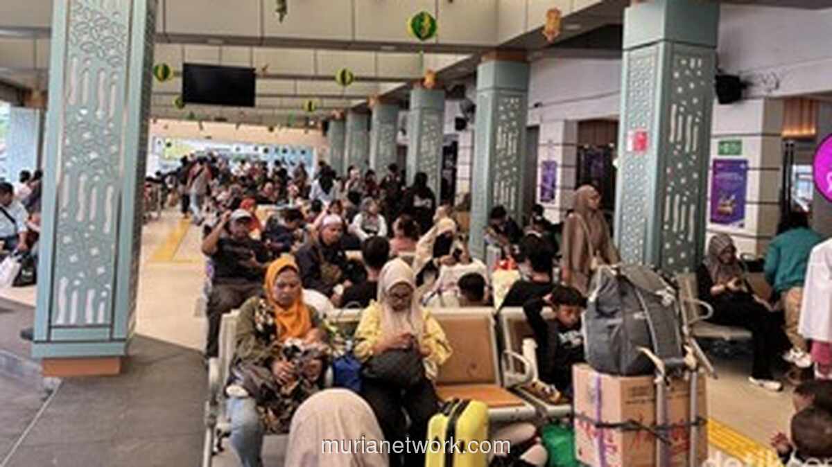 Pemudik Bawa Pulang Rasa Kampung Halaman, Stasiun Pasar Senen Dipenuhi Oleh-Oleh Khas Daerah