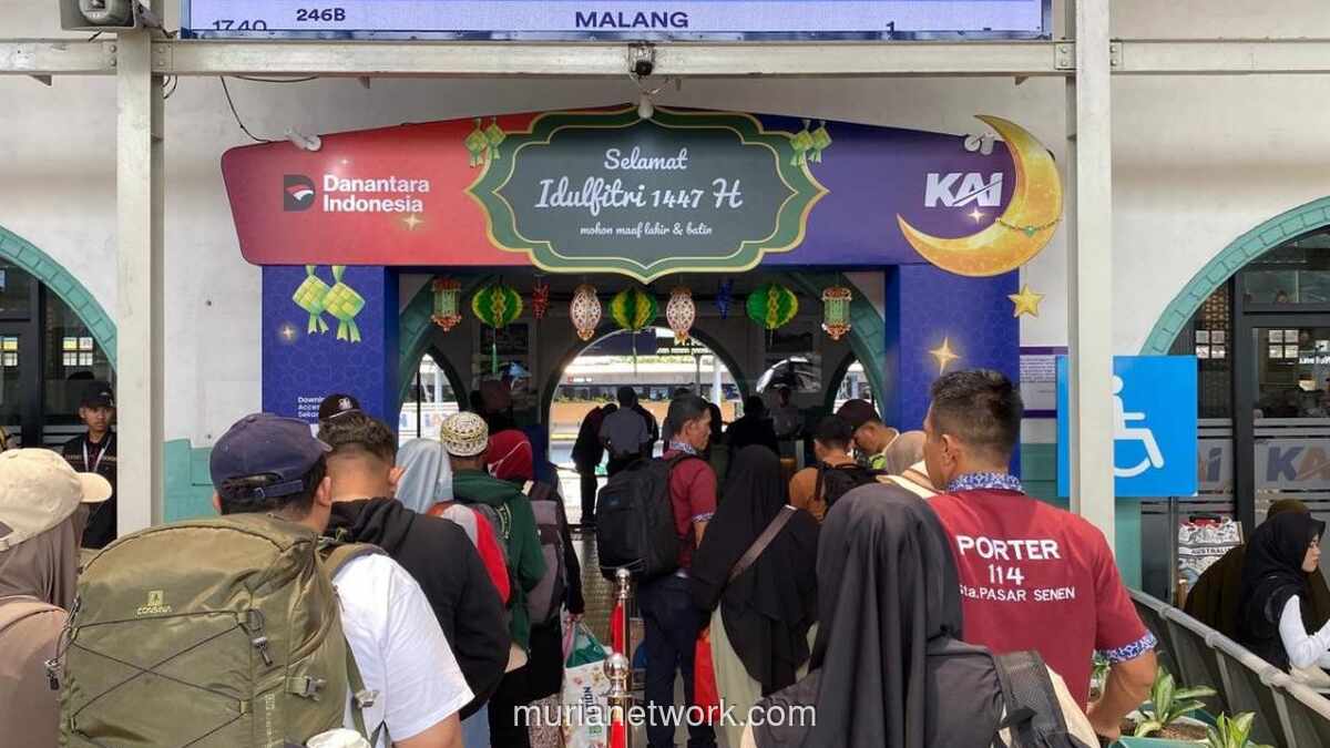 Gelombang Arus Balik Lebaran 2026 Mulai Padati Stasiun di Jakarta