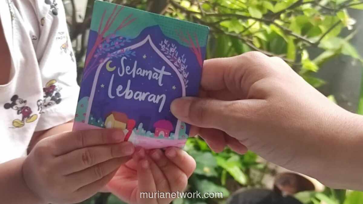 Tradisi Salam Tempel Lebaran: Dari Sejarah Hingga Kisaran Nominal yang Biasa Diberikan
