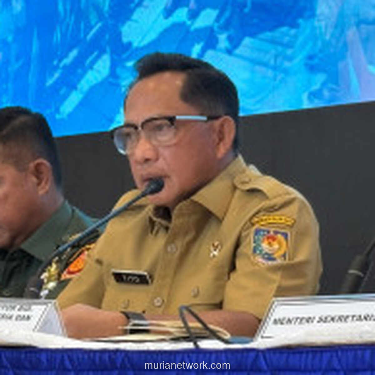 Mendagri Terbitkan Aturan WFH Wajib Setiap Jumat untuk ASN Daerah Mulai 2026