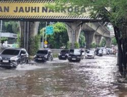 Banjir di Jalan Kapten Tendean Picu Macet Parah, Polisi dan TNI Turun Tangan