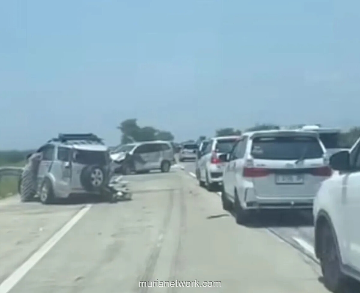 Tabrakan Beruntun di Tol Semarang-Batang, Tiga Kendaraan Rusak Parah
