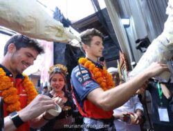 Pembalap MotoGP Joan Mir dan Luca Marini Bantu Pembuatan Ogoh-ogoh di Bali