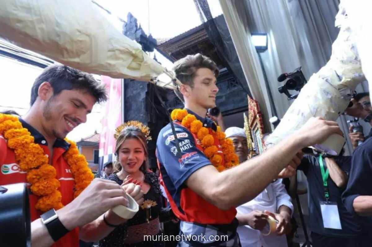 Pembalap MotoGP Joan Mir dan Luca Marini Bantu Pembuatan Ogoh-ogoh di Bali