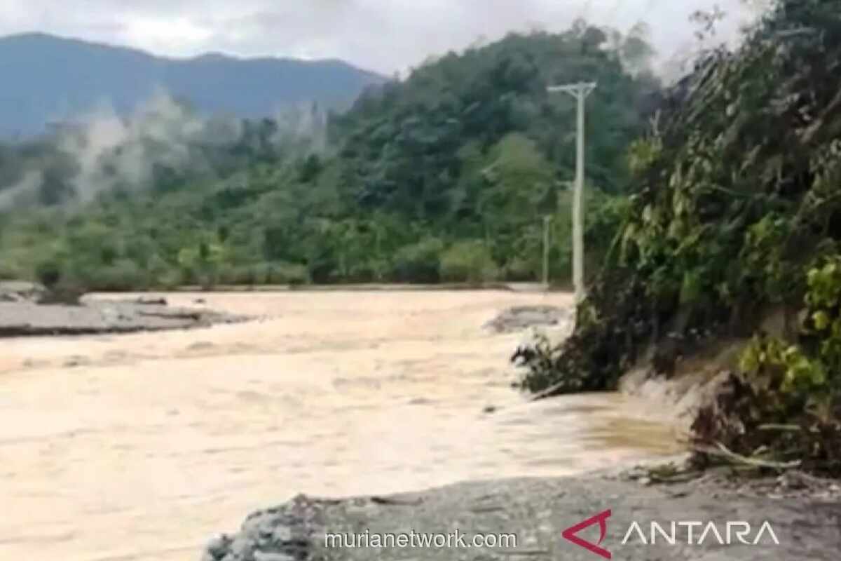 Longsor Putuskan Akses Jalan ke Komunitas Adat Sikundo di Aceh Barat
