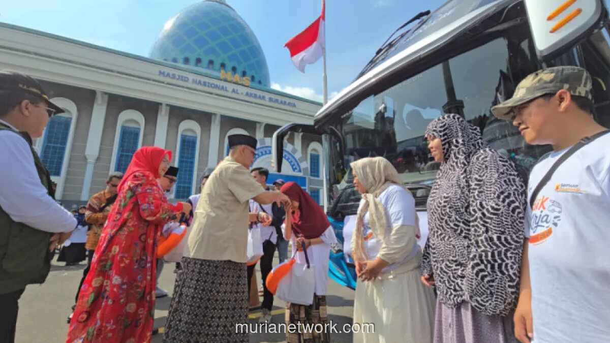 BPKH Lepas 675 Peserta Program Angkutan Gratis Balik Kerja di Surabaya