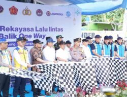 Kapolri Sapa Pemudik dan Pimpin Pembukaan One Way Nasional di Puncak Arus Balik