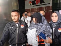 Bupati Pekalongan Bantah Terlibat OTT KPK Meski Kenakan Rompi Oranye