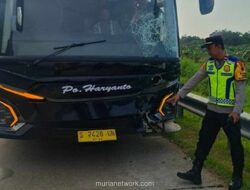 Bus Tabrak Lima Mobil Pemudik di Tol Batang, Satu Luka Ringan