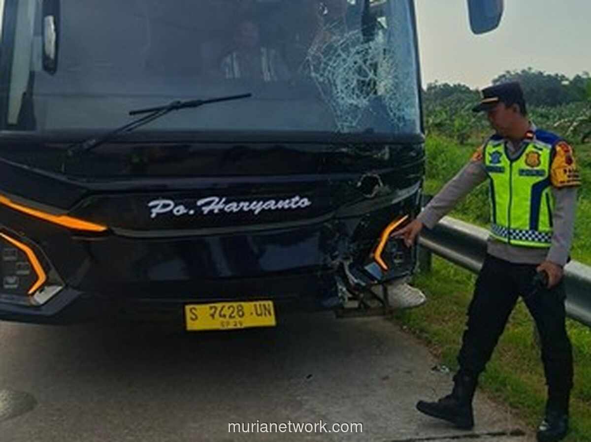 Bus Tabrak Lima Mobil Pemudik di Tol Batang, Satu Luka Ringan