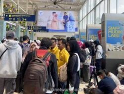 Gelombang Awal Mudik Lebaran Mulai Padati Stasiun Pasar Senen