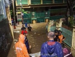 Banjir Rendam Permukiman di Cibubur, 6 Warga Dievakuasi Saat Lebaran