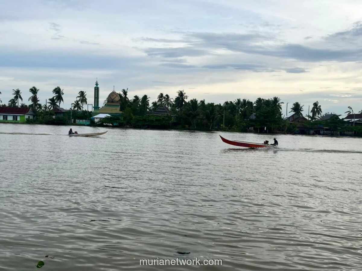Warga Desa Pallime di Bone Bertumpu pada Sungai sebagai Jalan Utama