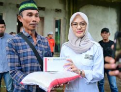 IKA Unhas Salurkan Bantuan ke Warga Terdampak Banjir di Barombong