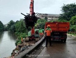 DLH DKI Bantah Tuduhan Buang Sampah ke Kali, Klaim Itu Titik Penampungan Resmi