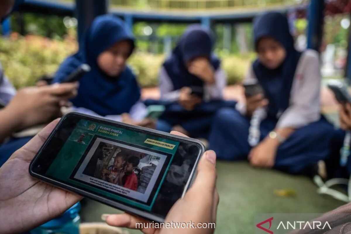 Anggota DPR Desak Kemendikdasmen dan Kemenkominfo Sinkronkan Aturan Larangan Medsos untuk Anak