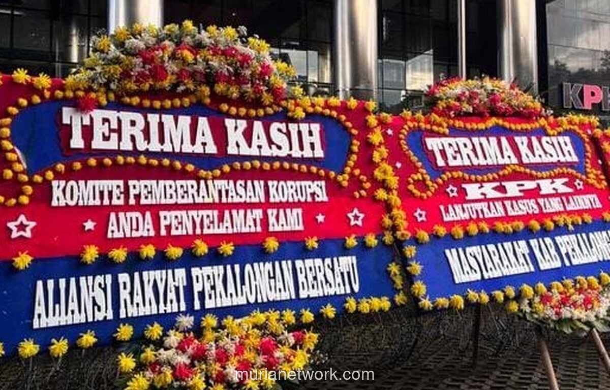 Warga Pekalongan Kirim Karangan Bunga Dukungan untuk KPK Usai Bupati Ditahan