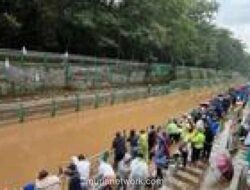 Menteri LHK Lepas 10.000 Liter Ekoenzim untuk Pulihkan Sungai Jeletreng yang Tercemar Pestisida