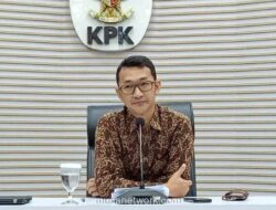 KPK Geledah Kantor dan Rumah Dinas Bupati Cilacap Terkait Dugaan Pemerasan Dana THR