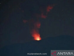 Gunung Ibu Erupsi, Luncurkan Kolom Abu 600 Meter