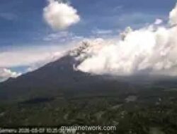 Gunung Semeru Erupsi, Luncurkan Awan Panas ke Besuk Kobokan
