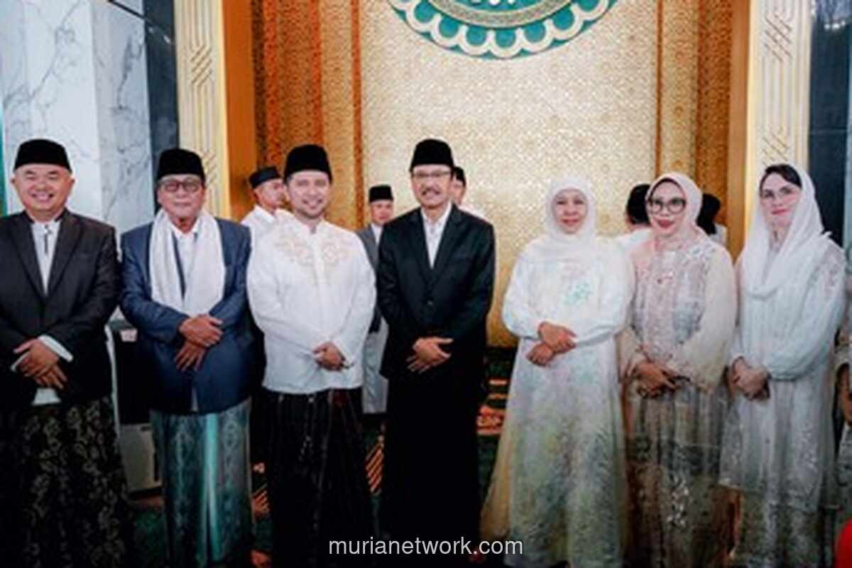 Gus Ipul Apresiasi Khutbah Idulfitri dan Kerukunan di Masjid Al Akbar Surabaya