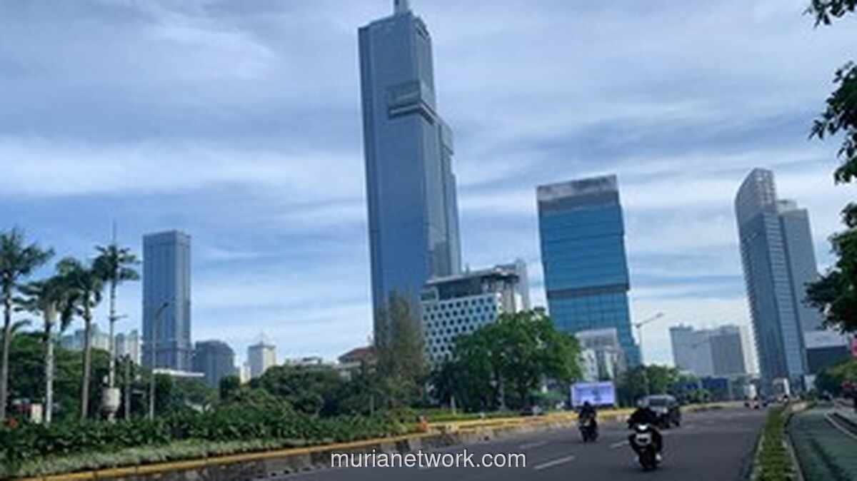 H+2 Lebaran, Jalan Sudirman Jakarta Masih Sepi Imbas Imbauan Pemerintah