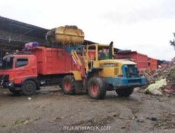 Perumda Pasar Jaya Genjot Pengangkutan 6.970 Ton Sampah di Pasar Kramat Jati