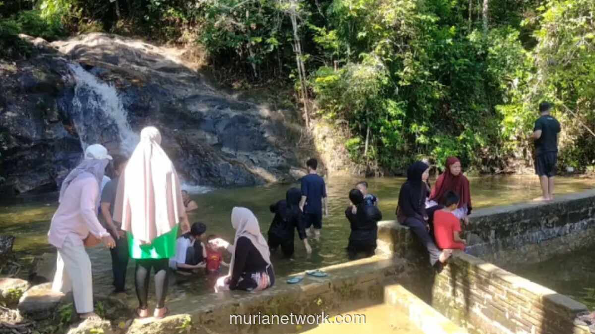 Air Terjun Batu Ampar di Lingga Ramai Dikunjungi Saat Libur Lebaran