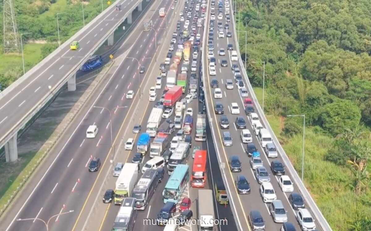 Macet 9 Kilometer di Tol MBZ Arah Cikampek pada Arus Balik Lebaran