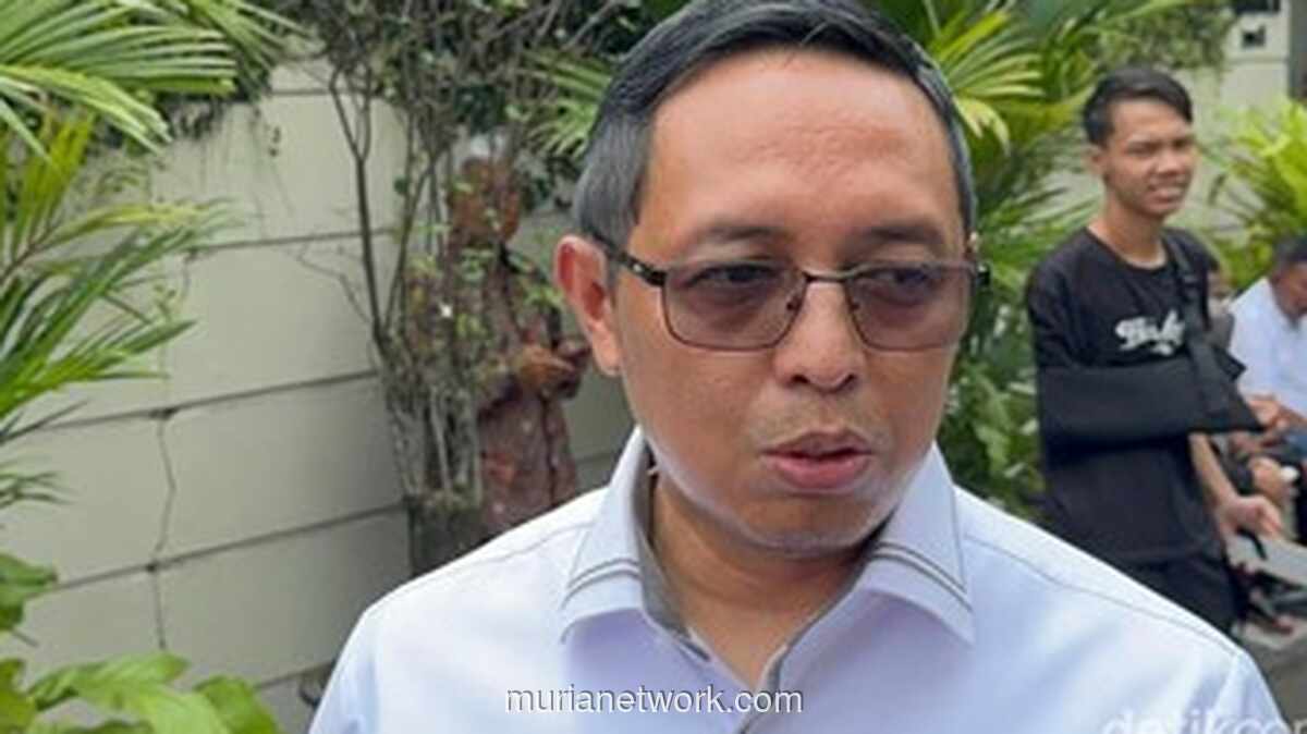 Rumah Jokowi di Solo Ramai Dikunjungi Pejabat dan Warga untuk Silaturahmi Lebaran