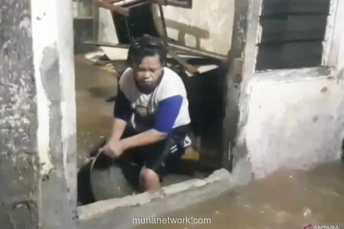 Luapan Ciliwung Rendam Permukiman dan Picu Macet Parah di Jalan Raya Bogor