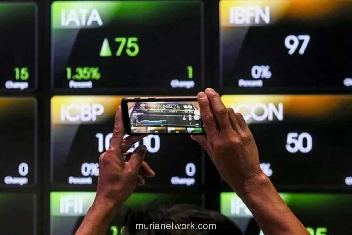 IHSG Berbalik Merah Usai Dibuka Menguat, Sektor Keuangan dan Industri Jadi Penahan