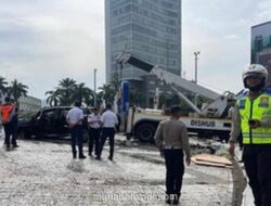 Polisi Sebut Kelalaian Pengemudi Jadi Penyebab Taksi Online Nyemplung ke Kolam Bundaran HI