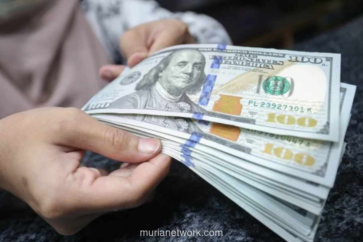 Dolar AS Menguat sebagai Safe Haven di Tengah Gejolak Minyak dan Bursa