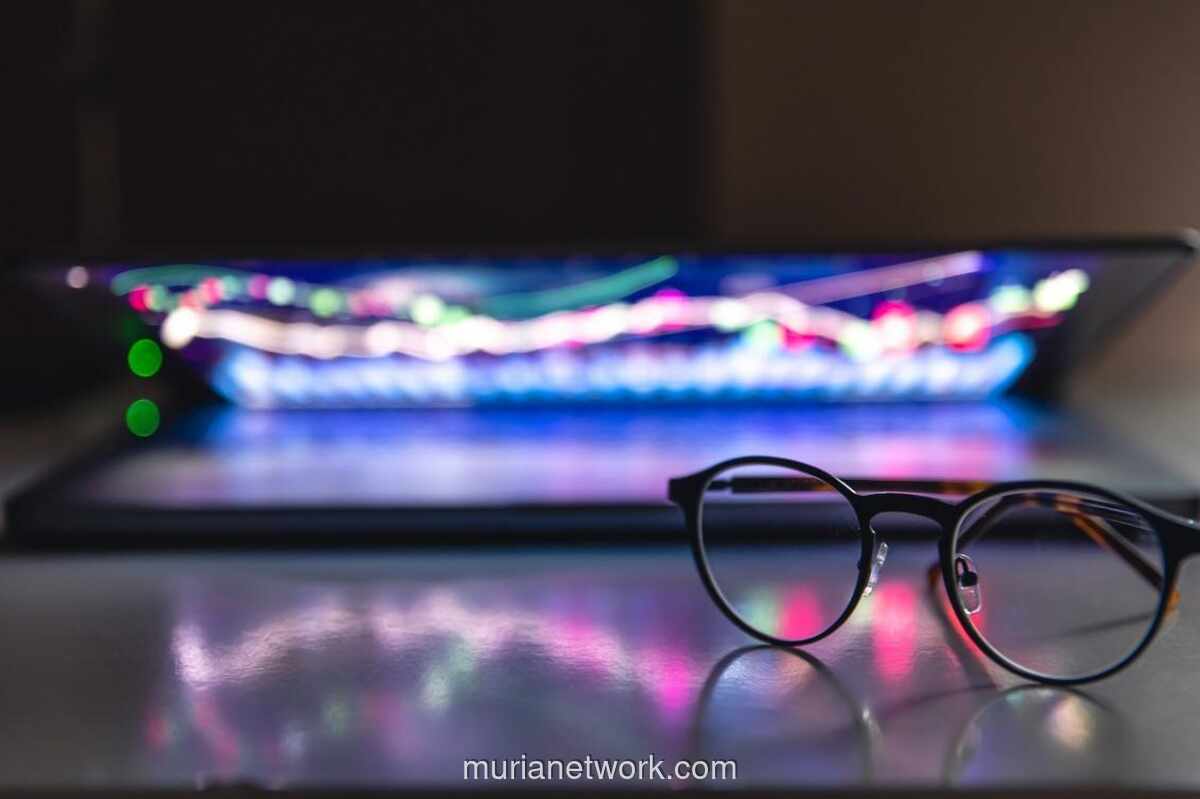 IHSG Anjlok 3,05% Jelang Lebaran, Tekanan Global dan Minyak Picu Aksi Jual