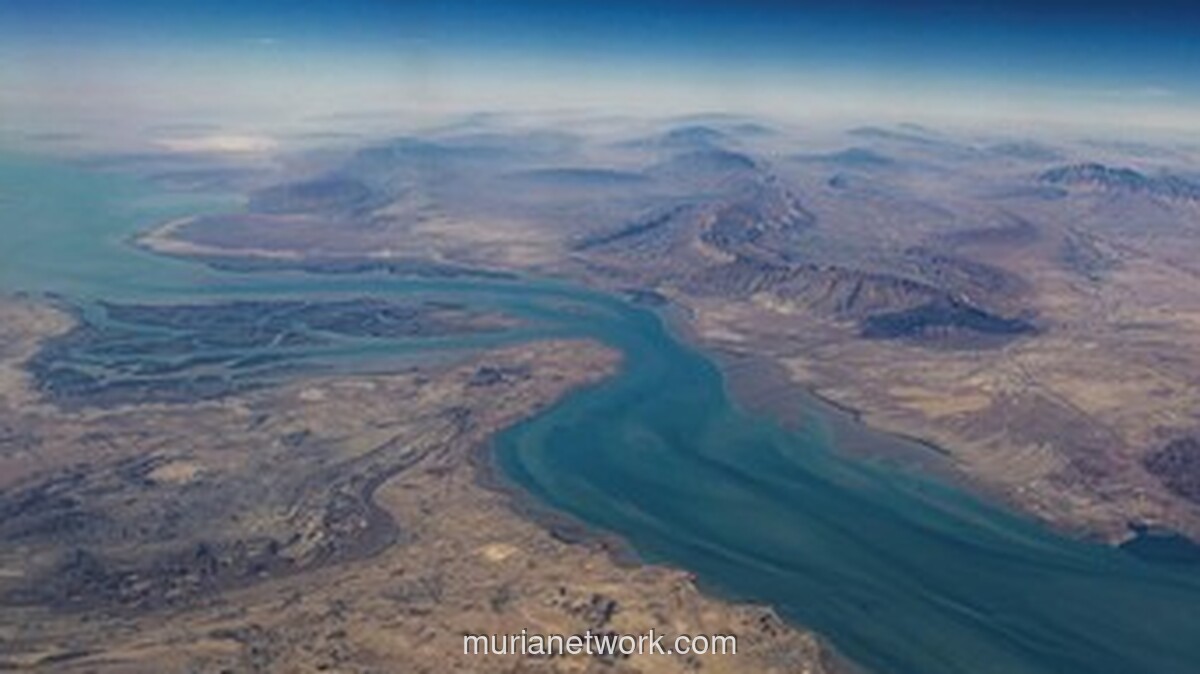 Iran Izinkan Kapal Jepang Melintasi Selat Hormuz