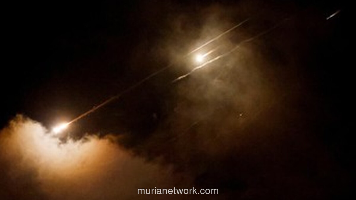 Iran Klaim Serang Israel dan Pangkalan AS di Teluk dengan Rudal dan Drone