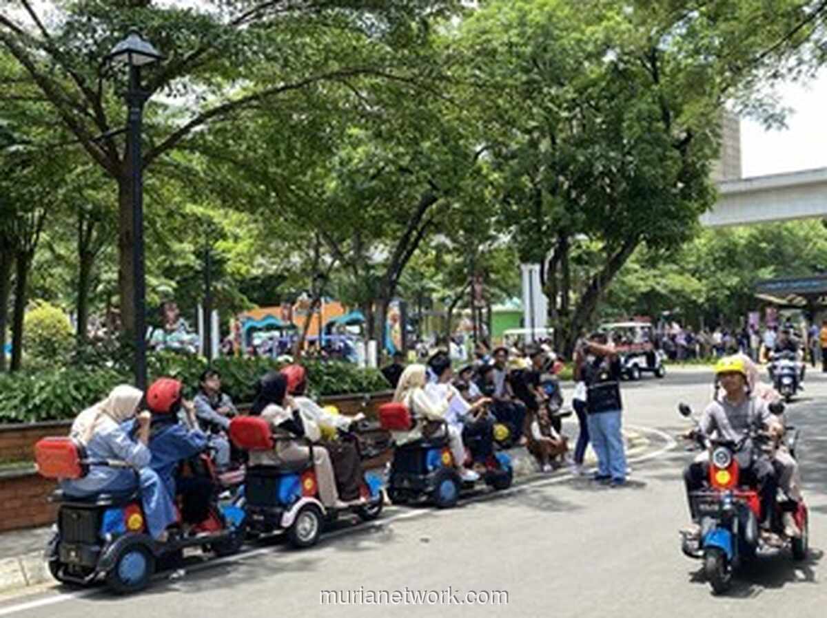 TMII Jadi Alternatif Mudik, Pengunjung Nikmati Keliling Indonesia di Hari Lebaran
