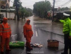 Banjir 60 Cm Rendam Jalan Meruya Selatan, 16 Ruas Jalan di Jakarta Tergenang