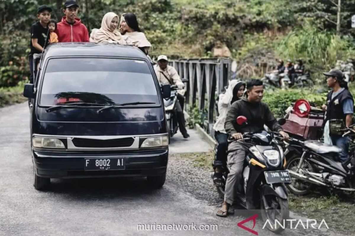 Jalan Nirmala Berefek, Desa Malasari di Bogor Ramai Pengunjung Saat Lebaran