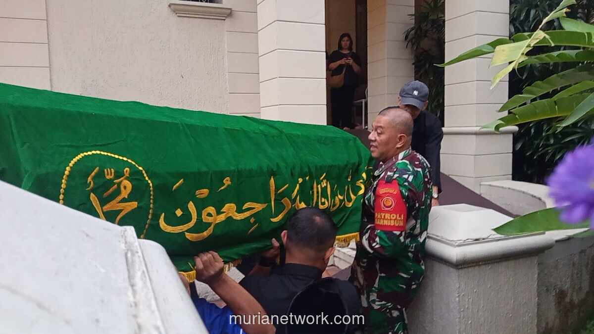 Jenazah Mantan Menhan Juwono Sudarsono Tiba di Rumah Duka di Pondok Pinang