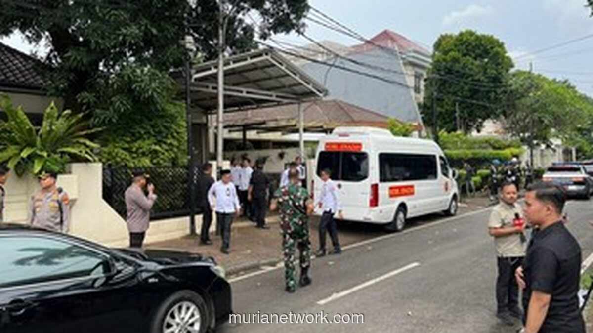 Jenazah Try Sutrisno Tiba di Rumah Duka, Disemayamkan Sebelum Dimakamkan di Kalibata