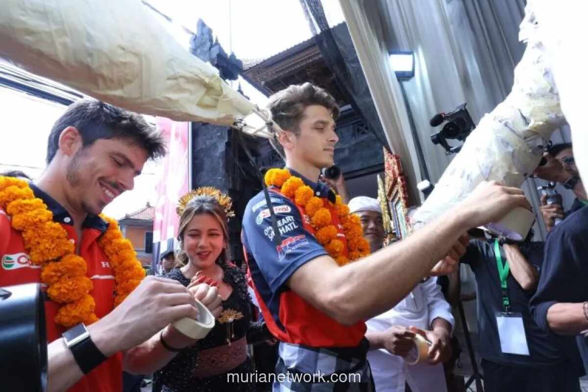 Pembalap MotoGP Mir dan Marini Menyelami Budaya Bali di Sela Jadwal Balap