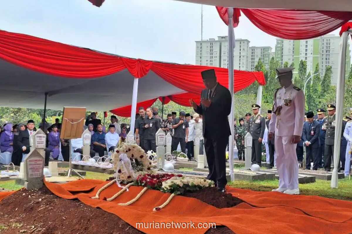 Mantan Menhan Juwono Sudarsono Dimakamkan dengan Upacara Militer di Kalibata