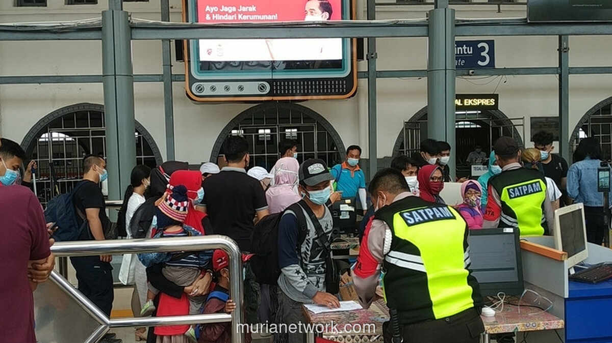KAI Siapkan 19 Perjalanan Tambahan Antisipasi Puncak Mudik Besok